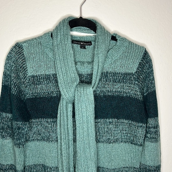 Sweater - Picture 2 of 4